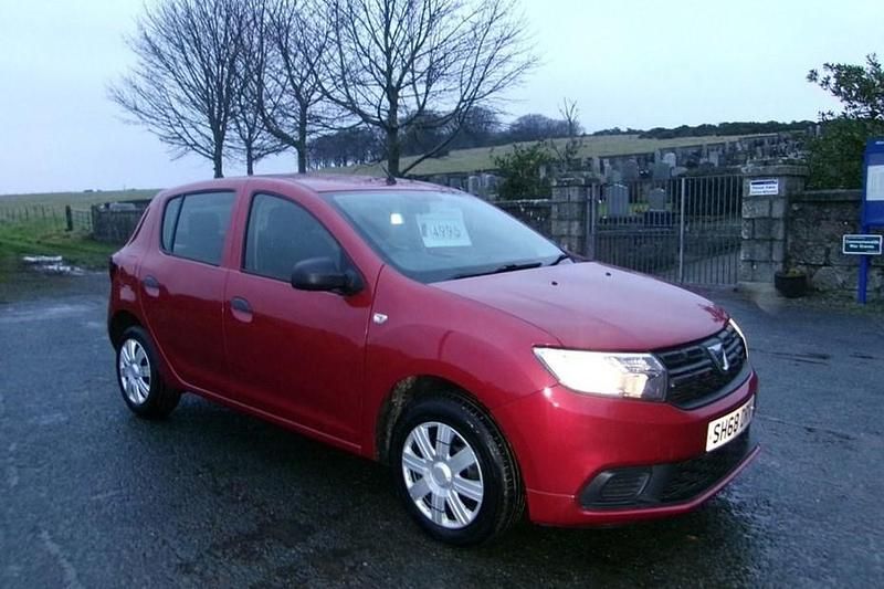Used Dacia Sandero Essentiel 90 HP (66 kW) 2018 Red Hatchback