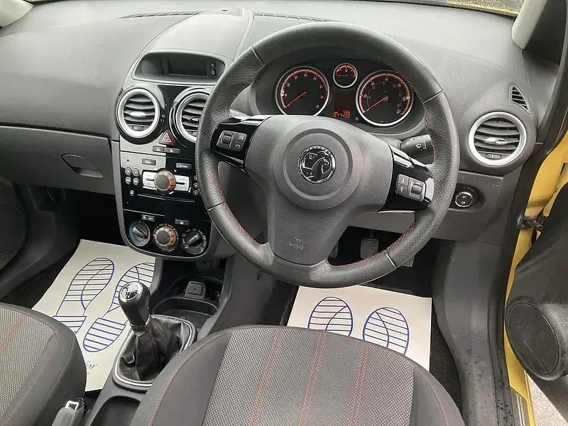 Used Vauxhall Corsa 100 HP (73 kW) 2014 Yellow Hatchback
