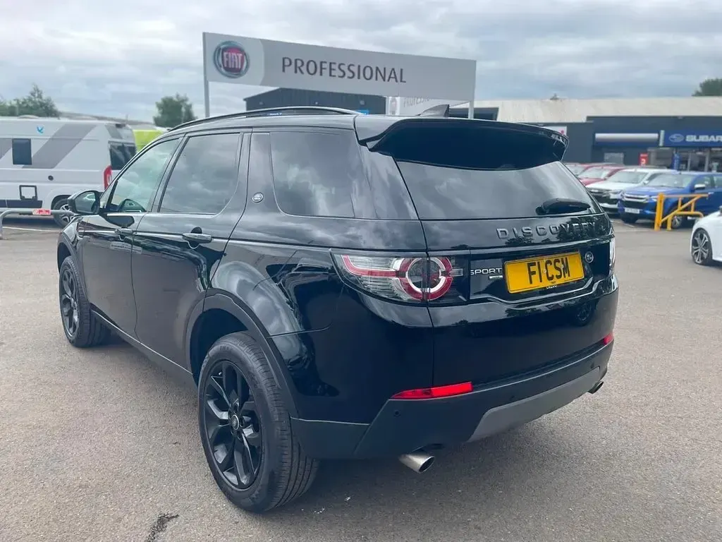 Used Land Rover Discovery 5 Landmark 180 HP (132 kW) 2019 Black SUV