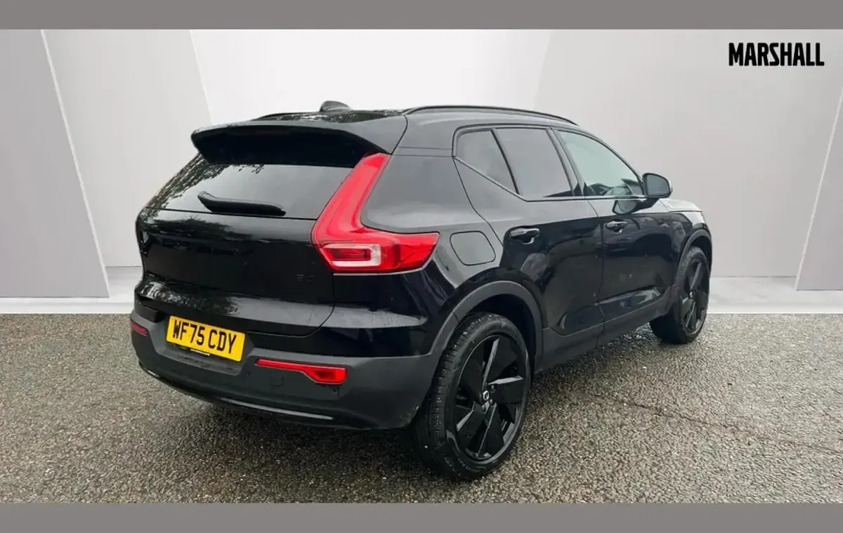 Usado Volvo XC40 Plus 194 HP (142 kW) 2025 Preto SUV