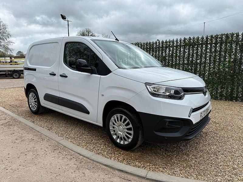 Used Toyota Proace 120 HP (88 kW) 2022 White MPV