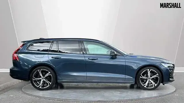 Used Volvo V60 Plus 194 HP (142 kW) 2025 Blue Estate