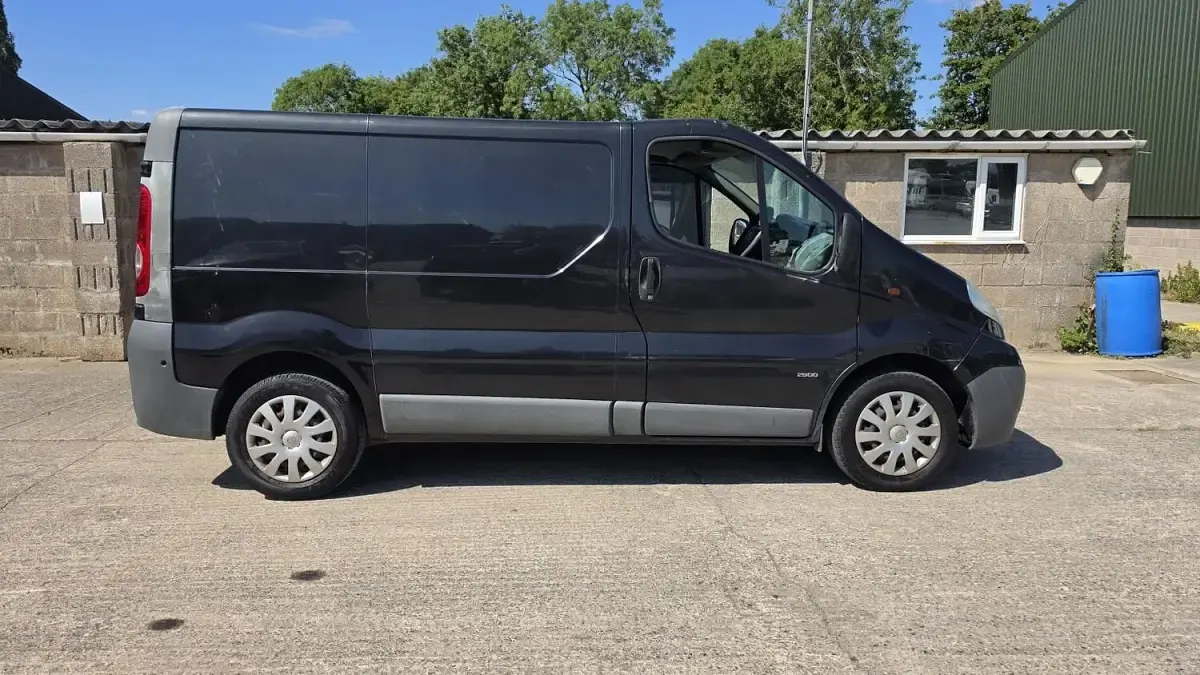 Used Vauxhall Vivaro 115 HP (84 kW) 2012 Black MPV