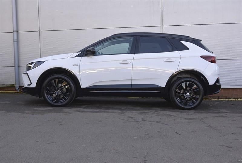 Used Vauxhall Grandland X GS Line 130 HP (95 kW) 2022 White SUV