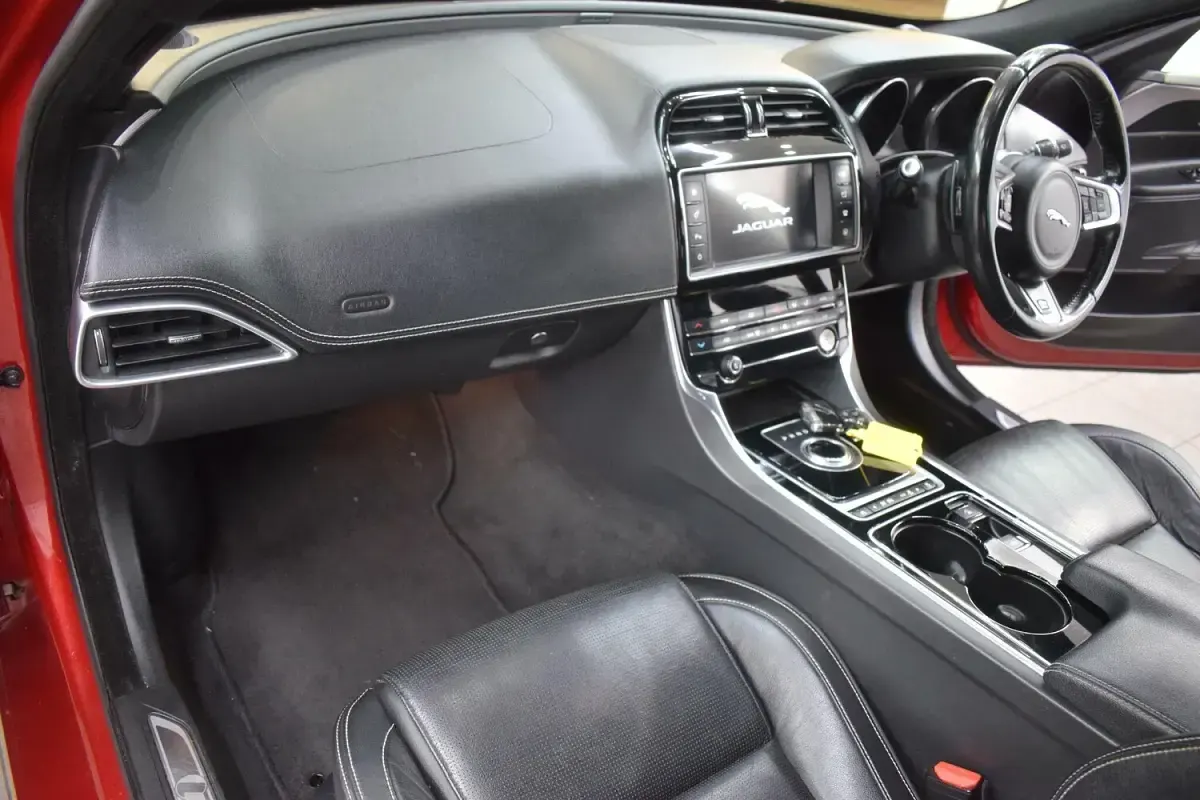 Used Jaguar XE R-Sport 180 HP (132 kW) 2017 Red Sedan