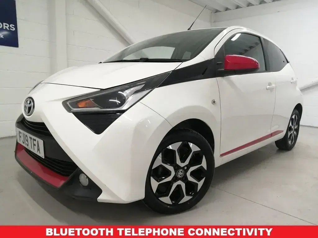 Used Toyota Aygo Trend 71 HP (52 kW) 2019 White Hatchback