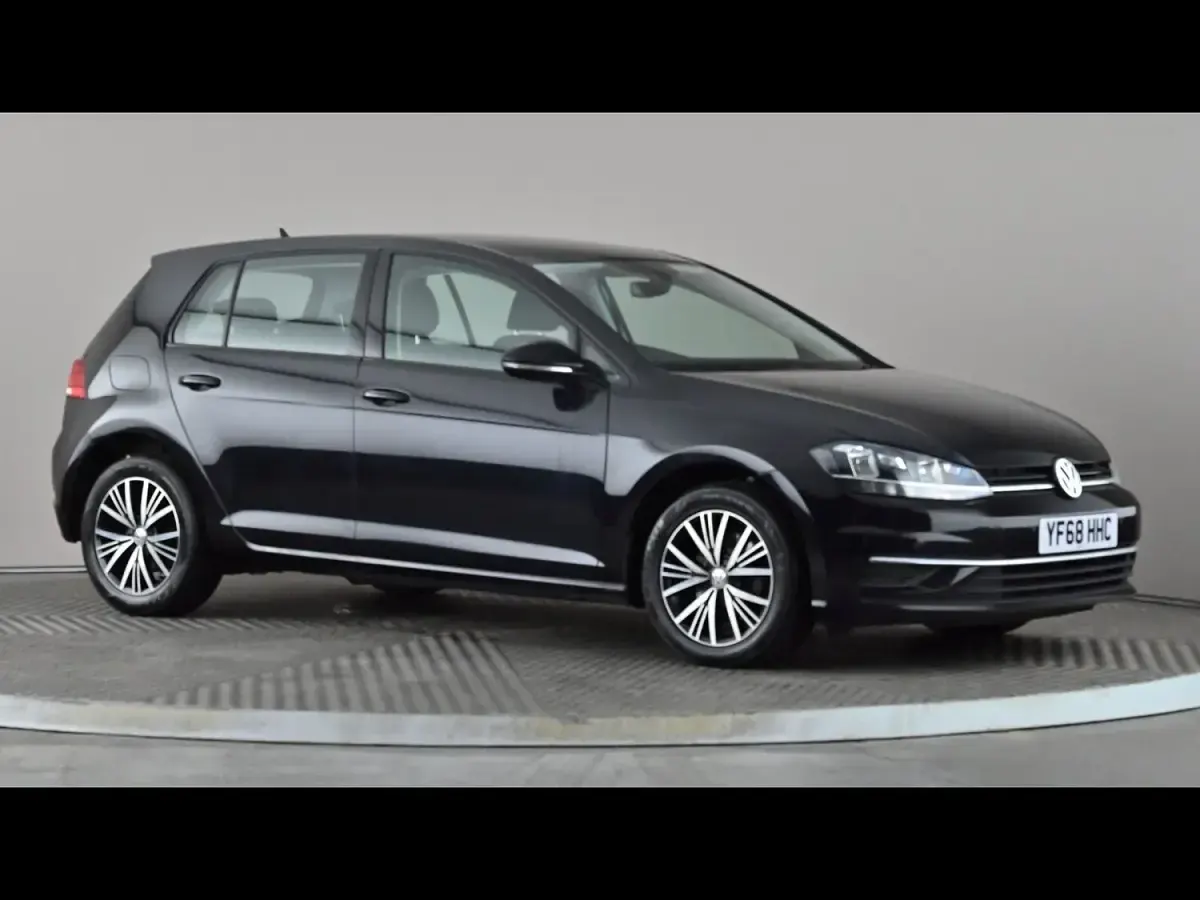 Used VW Golf VII SE 116 HP (85 kW) 2018 Hatchback