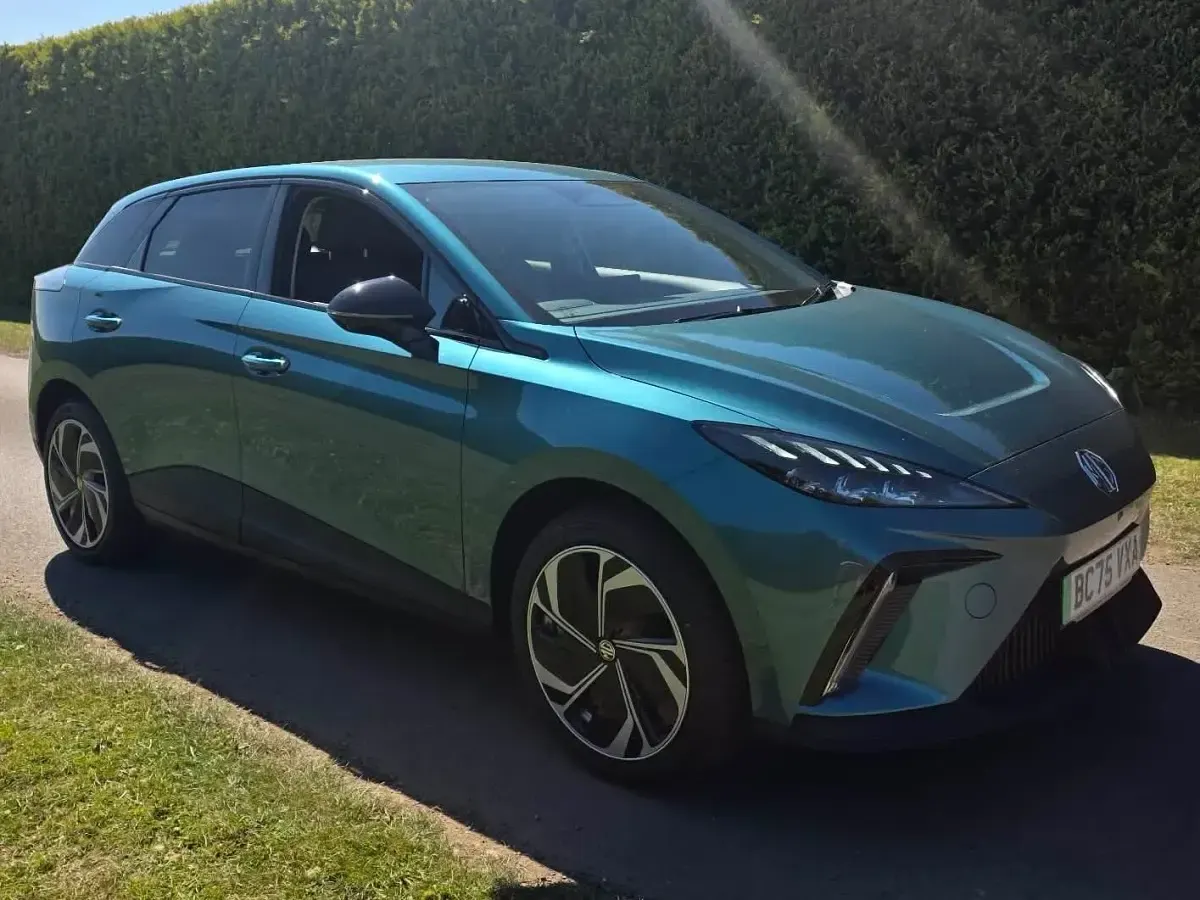 New MG MG4 EV 319 kW (435 HP) 2026 Green Hatchback