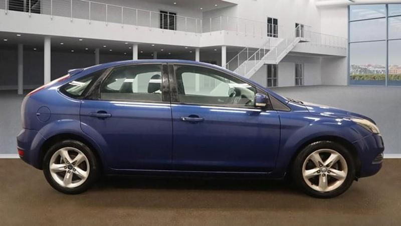 Used Ford Focus Zetec 2009 Blue Hatchback