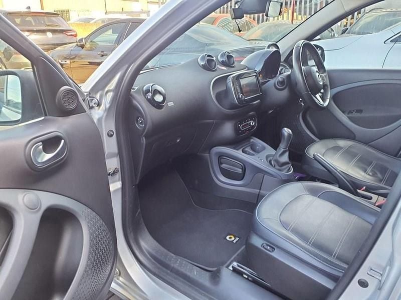 Used Smart ForFour Premium 71 HP (52 kW) 2016 Silver Hatchback