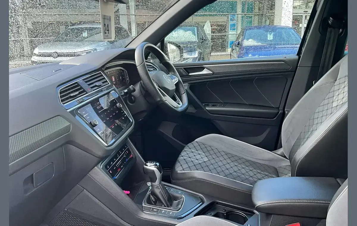 Used VW Tiguan R-line 150 HP (110 kW) 2023 Black SUV