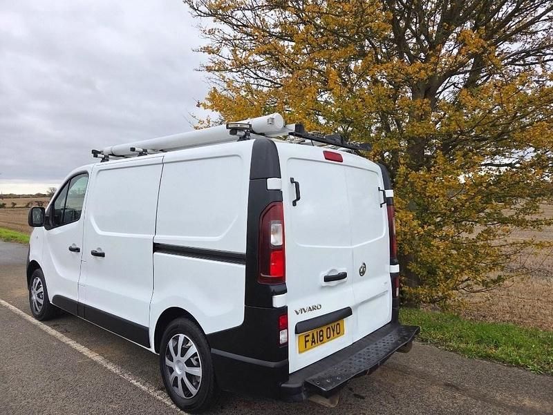 Used Vauxhall Vivaro 95 HP (69 kW) 2018 White MPV