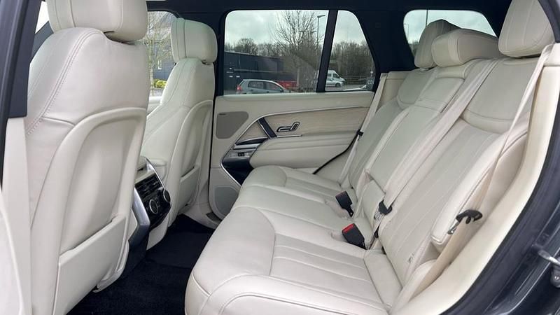 Used Land Rover Range Rover SE 300 HP (220 kW) 2023 Premium metallic  carpathian grey SUV