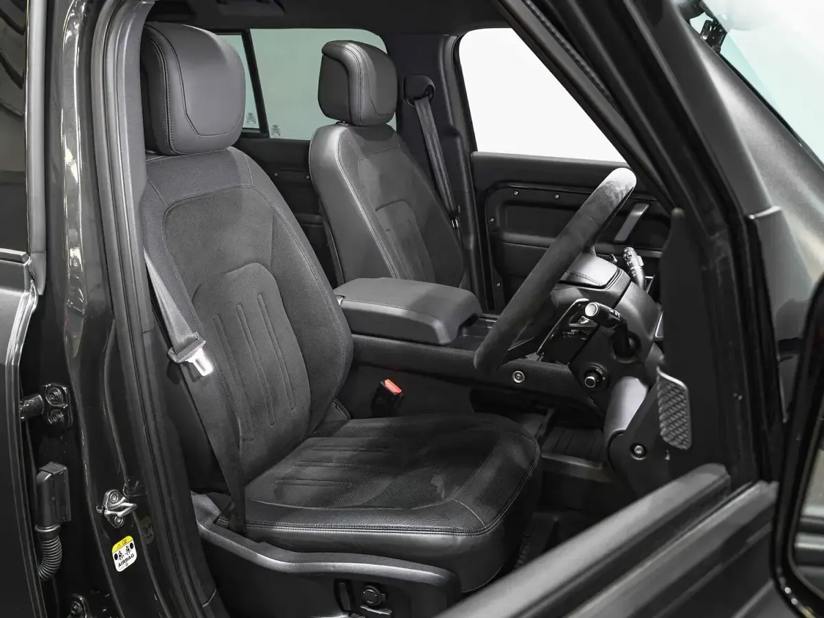 Usado Land Rover Defender Carpathian Edition 525 HP (386 kW) 2023 Cinzento SUV