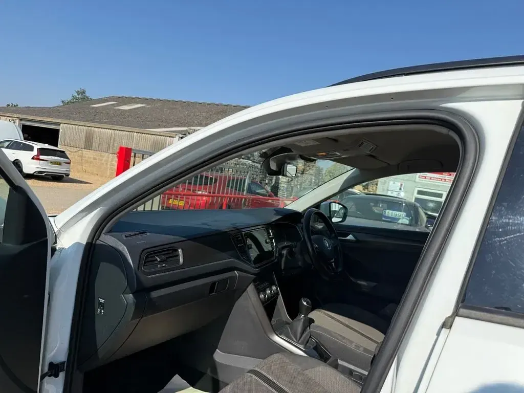 Used VW T-Roc SE 115 HP (84 kW) 2019 White SUV