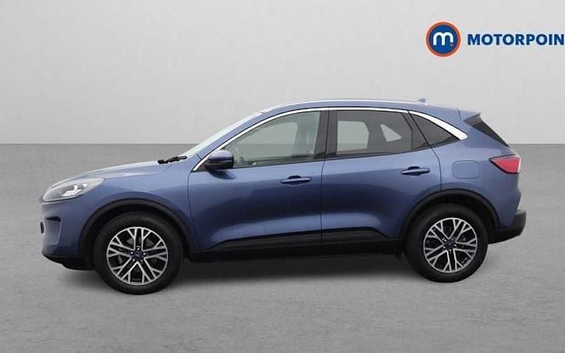 Usado Ford Kuga Titanium 150 HP (110 kW) 2023 Azul SUV