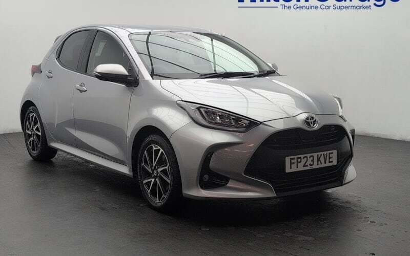Used 2025 Toyota Yaris Hybrid Design Hatchback | £16,400 (Super price) - Image 1/4