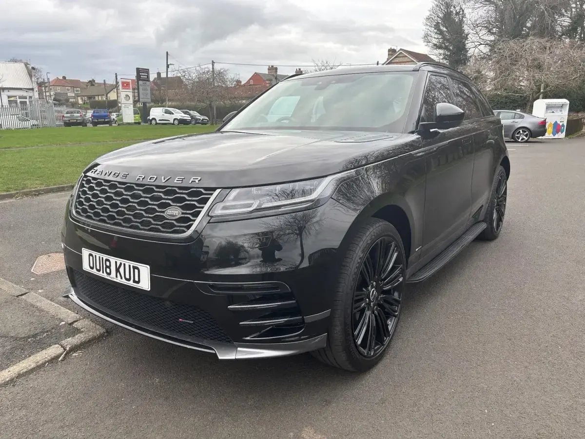 Second-hand Land Rover Range Rover Velar R-Dynamic 240 CP (176 kW) 2018 Negru SUV