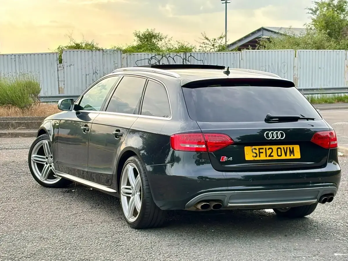 Used Audi S4 Advanced 333 HP (244 kW) 2012 Black Estate