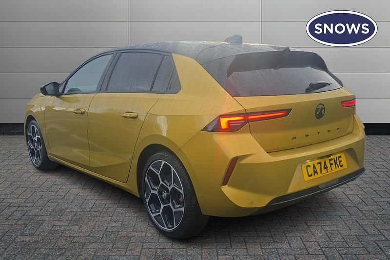 Used Vauxhall Astra Ultimate 130 HP (95 kW) 2024 Yellow Hatchback
