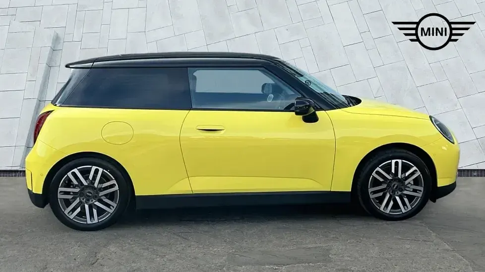 Used Mini Cooper SE Hatch 158 kW (215 HP) 2024 Yellow Hatchback