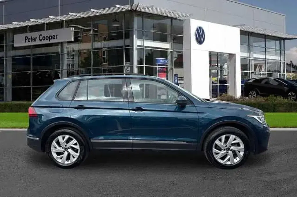 Used VW Tiguan Life 150 HP (110 kW) 2023 Blue SUV