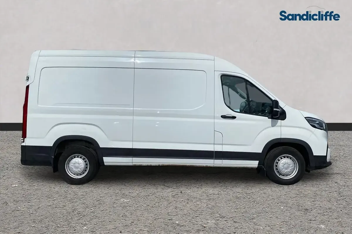 Used Maxus V90 2022 Solid  blanc white Van