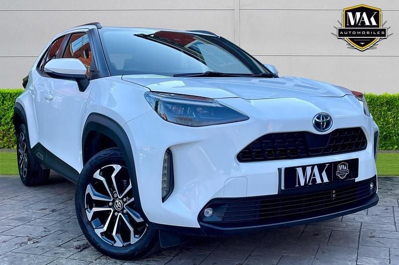 Used Toyota Yaris Hybrid Design 2023 White Hatchback