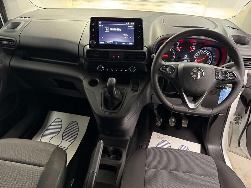 Used Vauxhall Combo Sportive 100 HP (73 kW) 2020 White Van