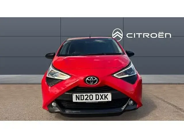 Second-hand Toyota Aygo Trend 72 CP (52 kW) 2020 Roșu Hatchback