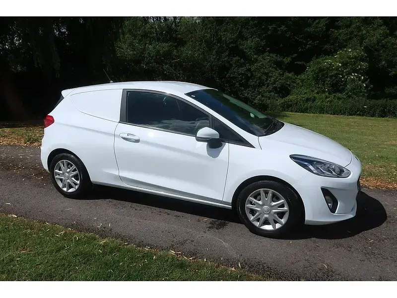Used Ford Fiesta S 85 HP (62 kW) 2019 White Hatchback