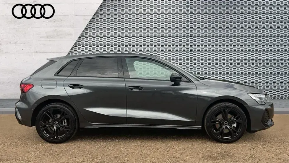 Used Audi A3 e-tron Comfort 204 HP (150 kW) 2026 Grey Hatchback