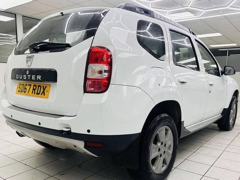 Used Dacia Duster Lauréate 110 HP (80 kW) 2017 White SUV
