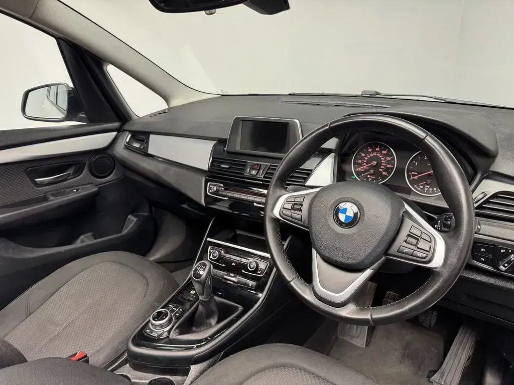 Used BMW 218 Comfort Edition 2017 White Estate