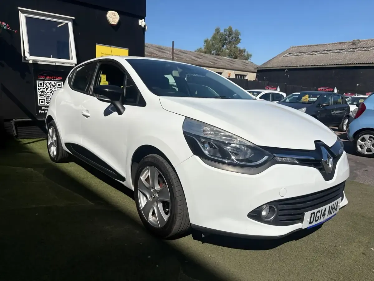 Used Renault Clio Dynamique 90 HP (66 kW) 2014 White Hatchback