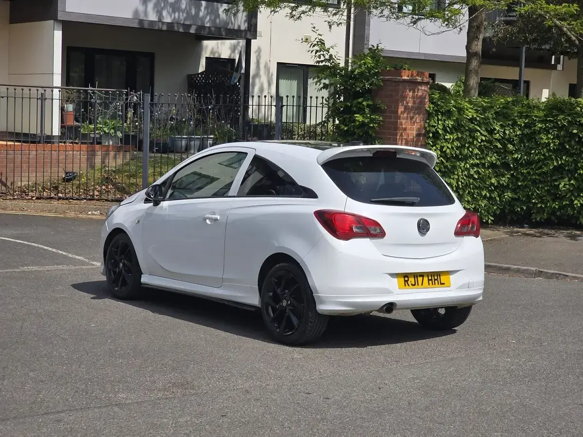 Used Vauxhall Corsa Edition 75 HP (55 kW) 2017 White Hatchback