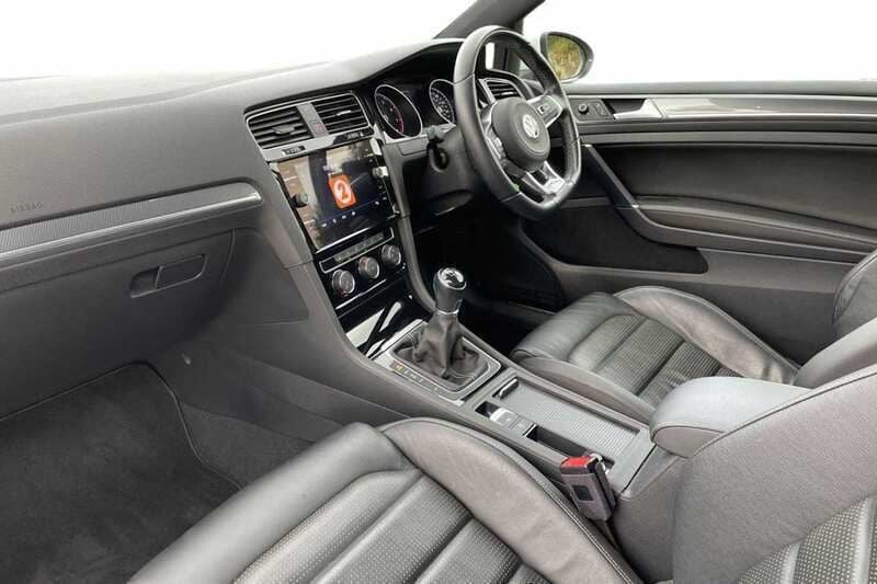 Used VW Golf VII R-line 150 HP (110 kW) 2019 White Hatchback