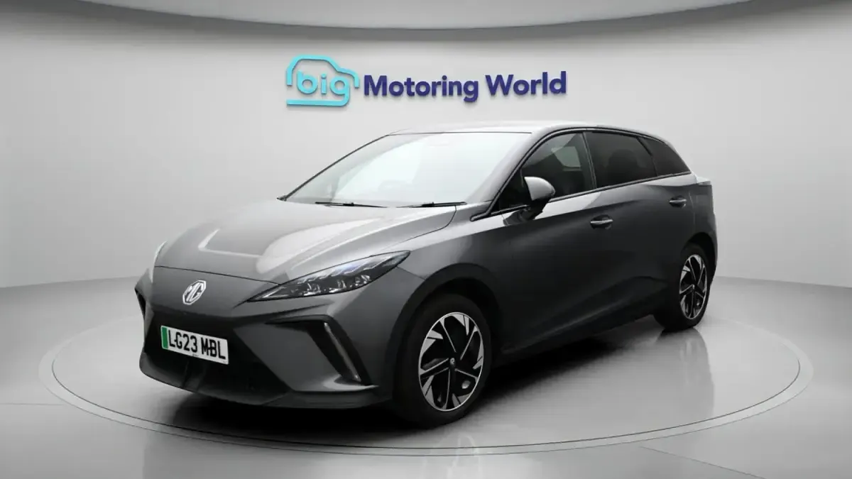 Usado MG MG4 EV Trophy 319 kW (435 HP) 2023 Cinzento Citadino