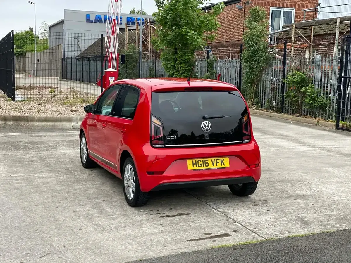 Used VW up! Beats 75 HP (55 kW) 2016 Red Hatchback