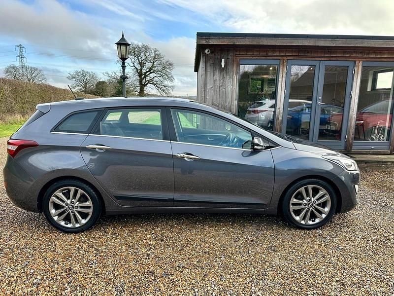 Used Hyundai i30 Premium 136 HP (100 kW) 2017 Grey Estate