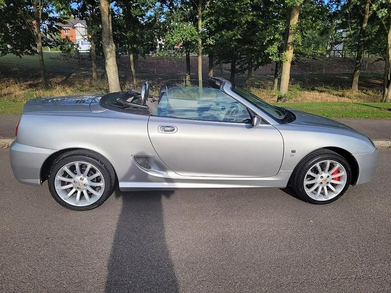 Usado MG TF 135 HP (99 kW) 2004 Prateado Cabrios