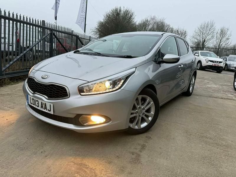 Used Kia Ceed 126 HP (92 kW) 2013 Silver Hatchback