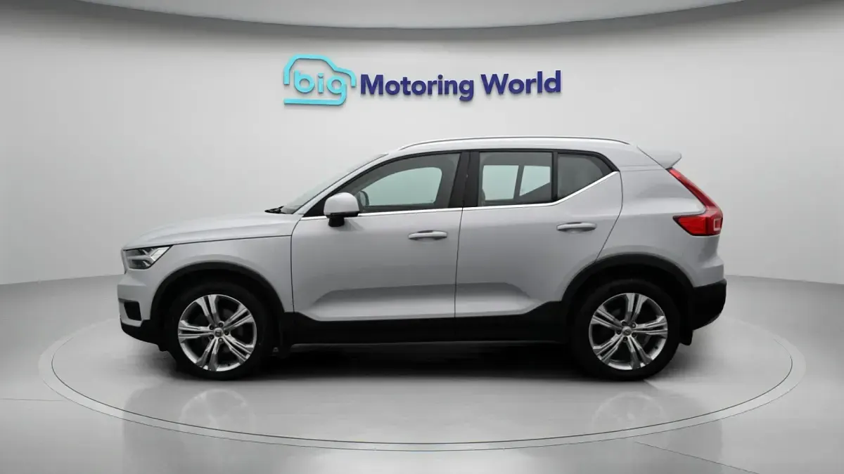 Used Volvo XC40 Inscription 197 HP (144 kW) 2022 Silver SUV