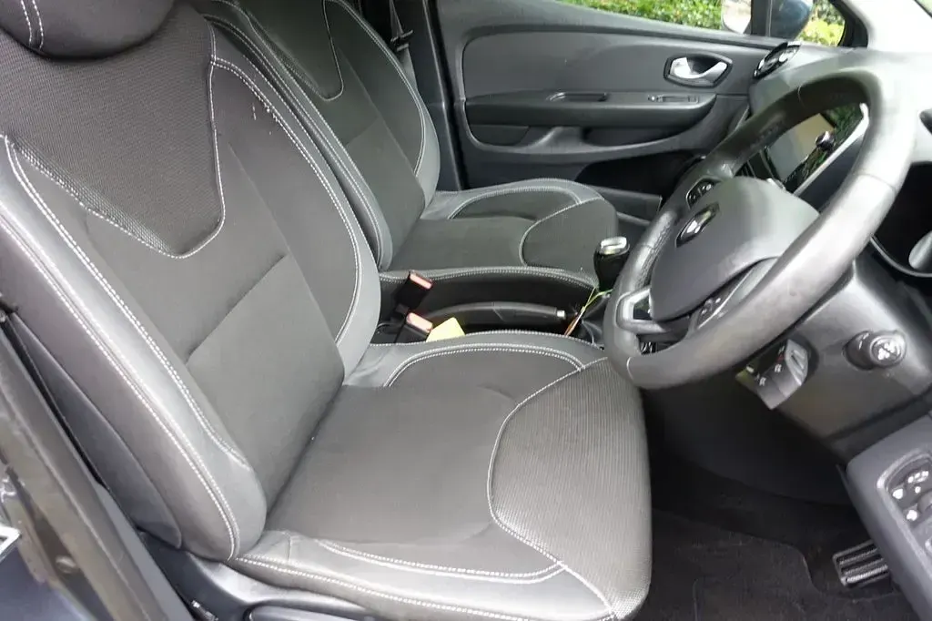 Used Renault Clio Dynamique 75 HP (55 kW) 2017 Grey Hatchback