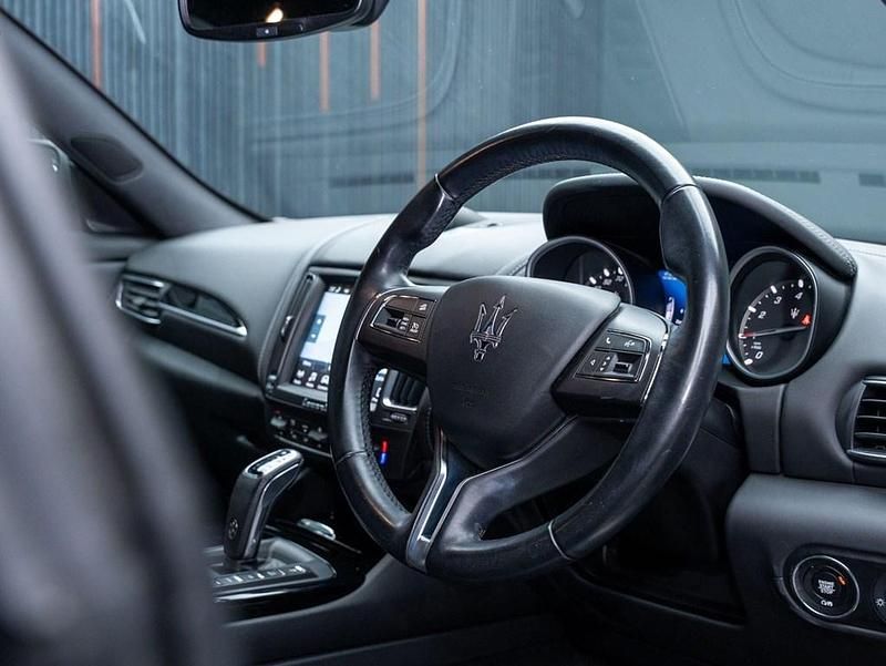 Used Maserati Levante GranLusso 350 HP (257 kW) 2021 Grey SUV