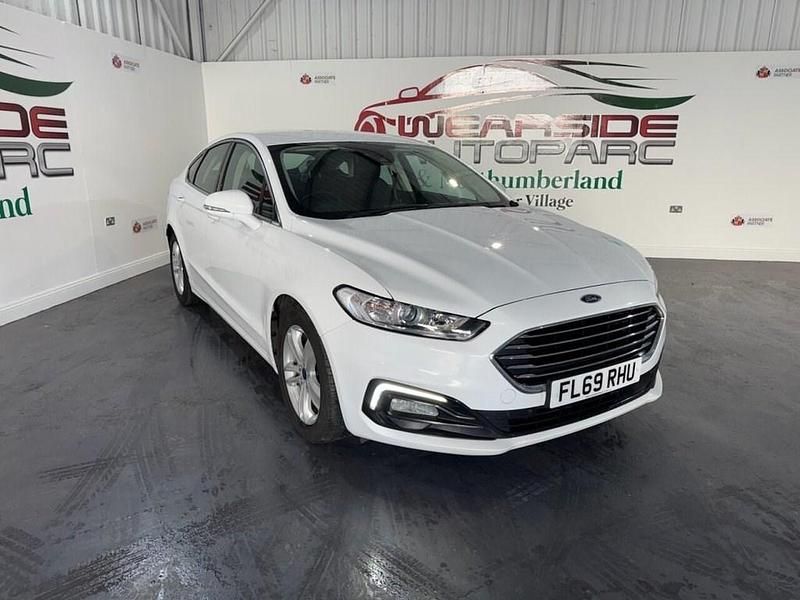 White Used 2019 Ford Mondeo Zetec Hatchback | £8,999 (Fair price) - Image 1/4