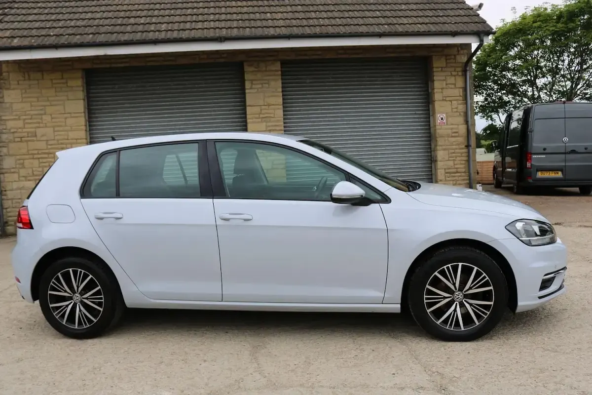 Used VW Golf VII SE 110 HP (80 kW) 2019 Silver Hatchback