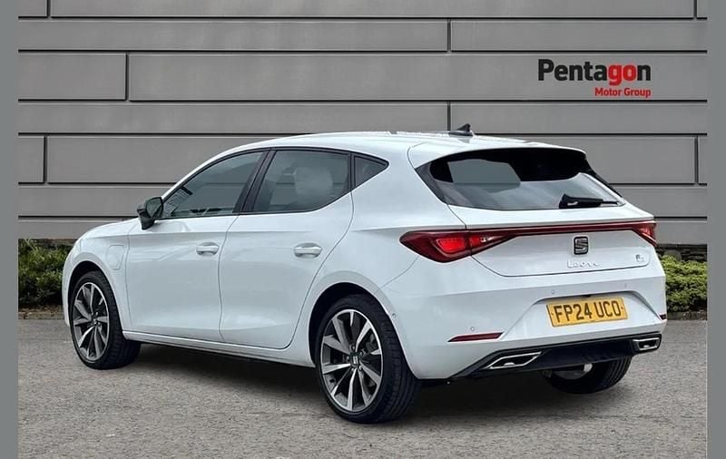 Used Seat Leon FR Sport 204 HP (150 kW) 2024 White Hatchback