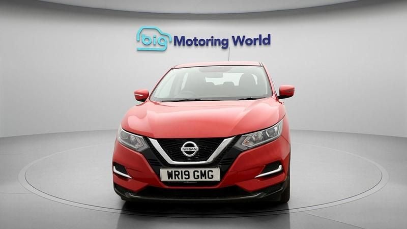 Used Nissan Qashqai S 140 HP (102 kW) 2019 Red SUV