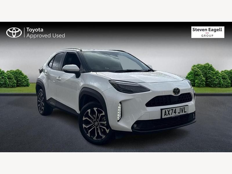 Used Toyota Yaris Hybrid Design 116 HP (85 kW) 2025 White Hatchback